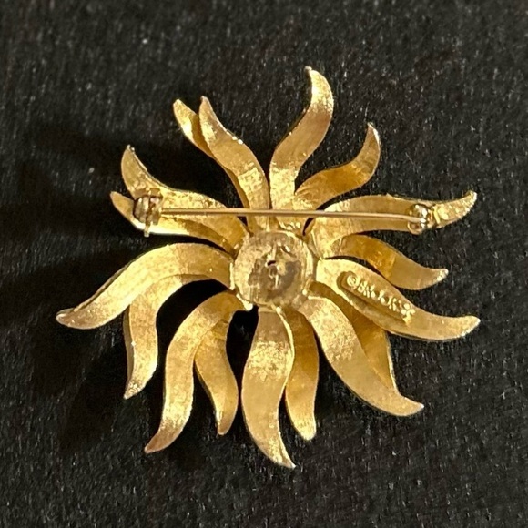 Vintage Gold Tone Flower Brooks Brooch Signed - Picture 3 of 10